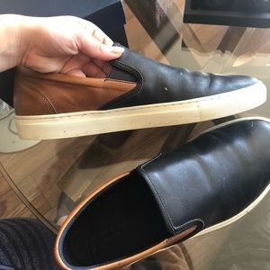 Men’s two-toned slip on shoe